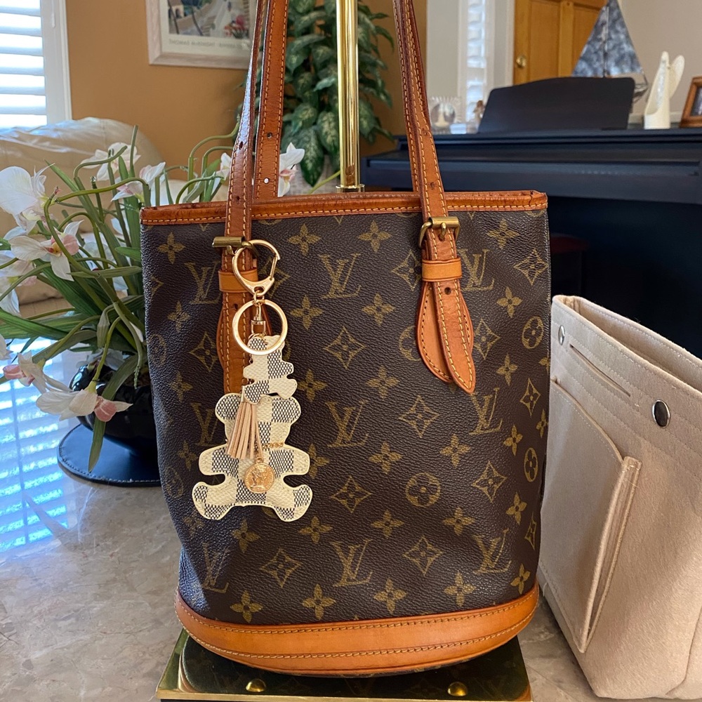 Louis Vuitton Bucket PM AR0958